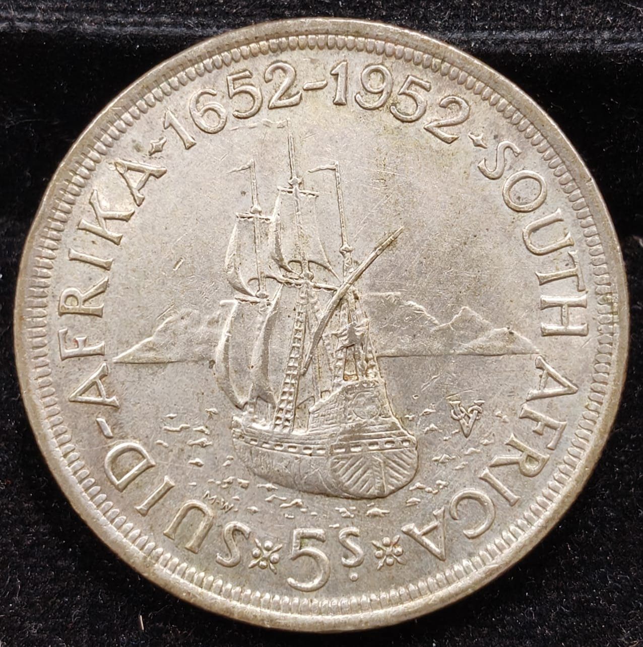 WhatsApp Image 2025-10-10 at 18.08.31_0de57943 South Africa 5 Shillings 1952 - George VI 300 Years of Cape Town Rare Silver Coin - Image 1