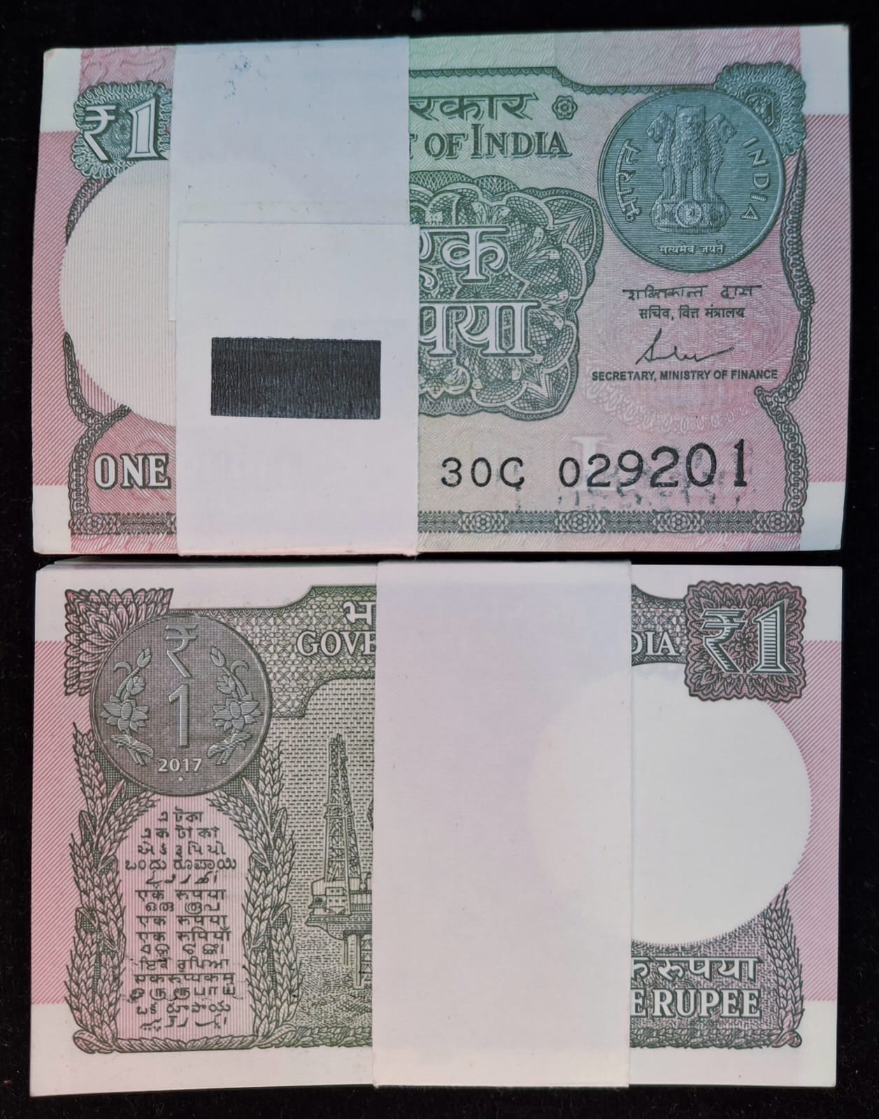 WhatsApp Image 2025-11-06 at 15.43.05_5211fb26 1 RUPEES 2017 GOVERNOR SHAKTIKANT DAS RARE (100 NOTE) SERIAL PACKET - Image 1