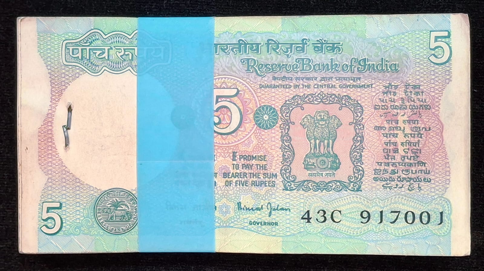 WhatsApp Image 2025-11-25 at 15.43.00_5eabd52f 5 RUPEES TRACTOR GOVERNOR BIMAL JALAN RARE ( 100 NOTE ) SERIAL PACKET WITH SEMI FANCY NUMBER 917086 - Image 1