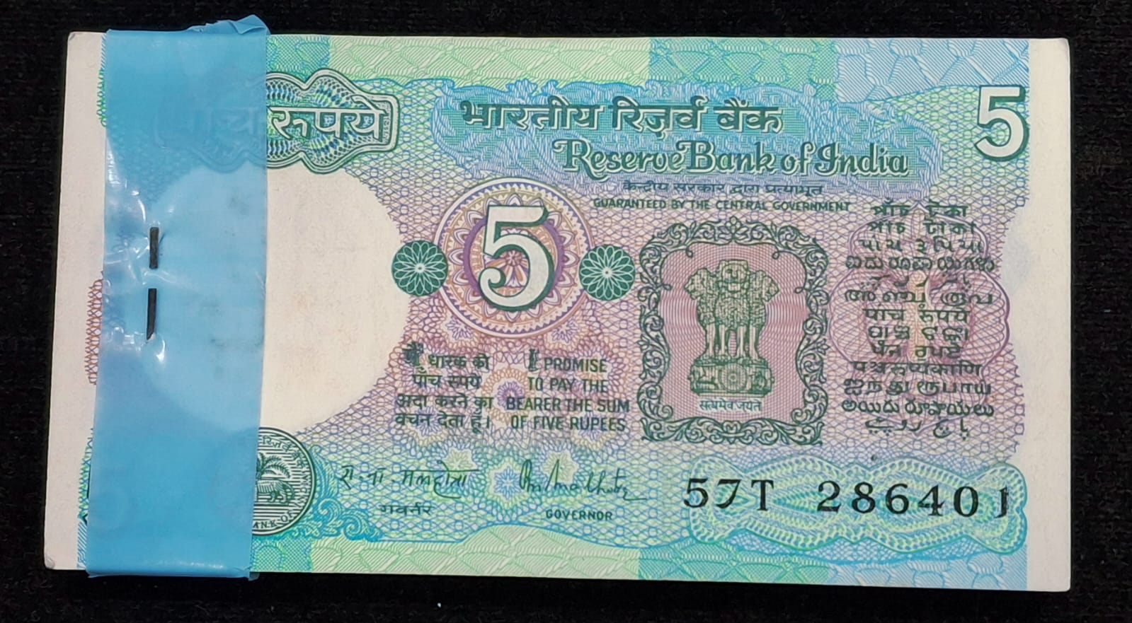 WhatsApp Image 2025-11-25 at 17.04.04_4e404a24 5 RUPEES TRACTOR GOVERNOR R.N.MALHOTRA RARE ( 100 NOTE ) UNC SERIAL PACKET - Image 1