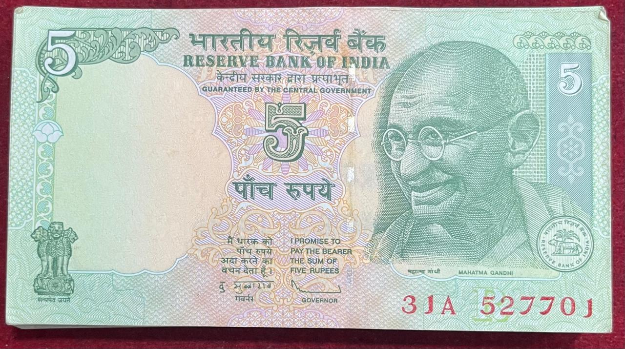 WhatsApp Image 2025-11-26 at 5.57.14 PM 786 FANCY NUMBER 5 RUPEES GOVERNOR D. SUBBA RAO RARE UNC (100 NOTE ) SERIAL PACKET - Image 1