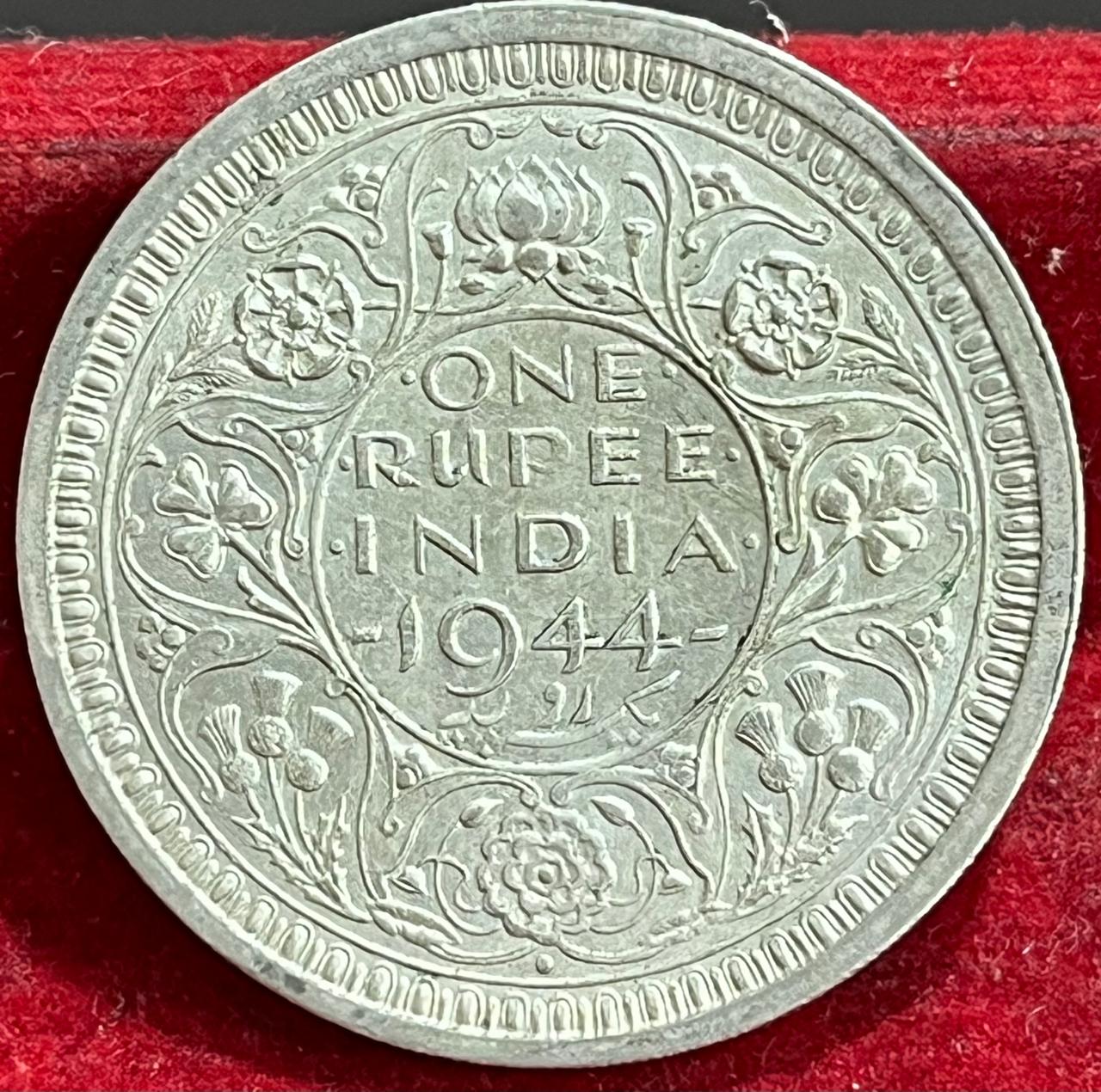 WhatsApp Image 2025-11-28 at 1.49.51 PM (1) BRITISH INDIA 1 RUPEES GEORGE VI 1944 RARE SILVER COIN #V-343 - Image 1