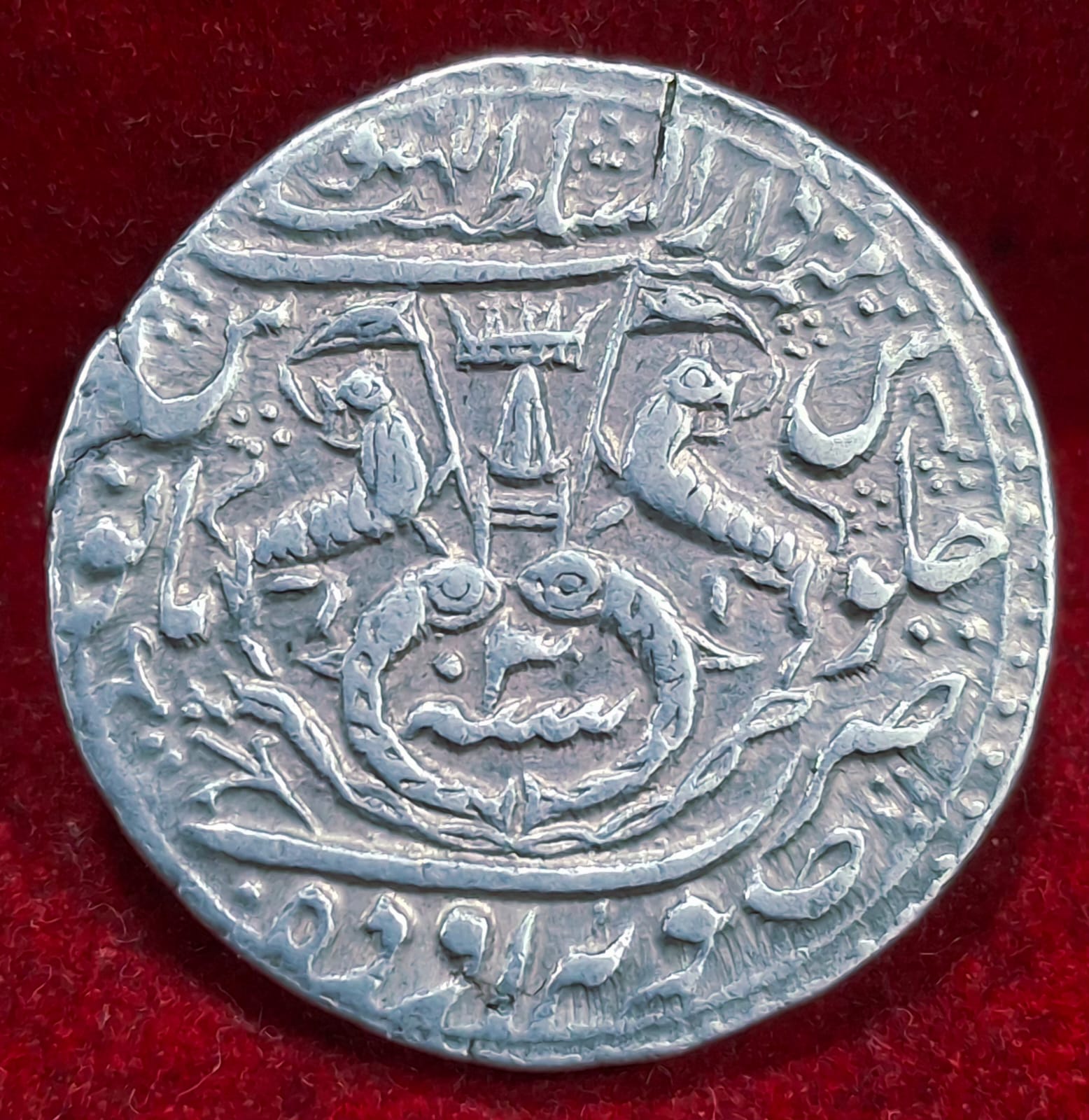 WhatsApp Image 2025-12-06 at 17.41.50_91d9e2f7 Indian princely states › Awad 1 Rupee (1821-1828) - Ghazi ud-din Haidar Lucknow Rare Silver Coin #V-443 - Image 1