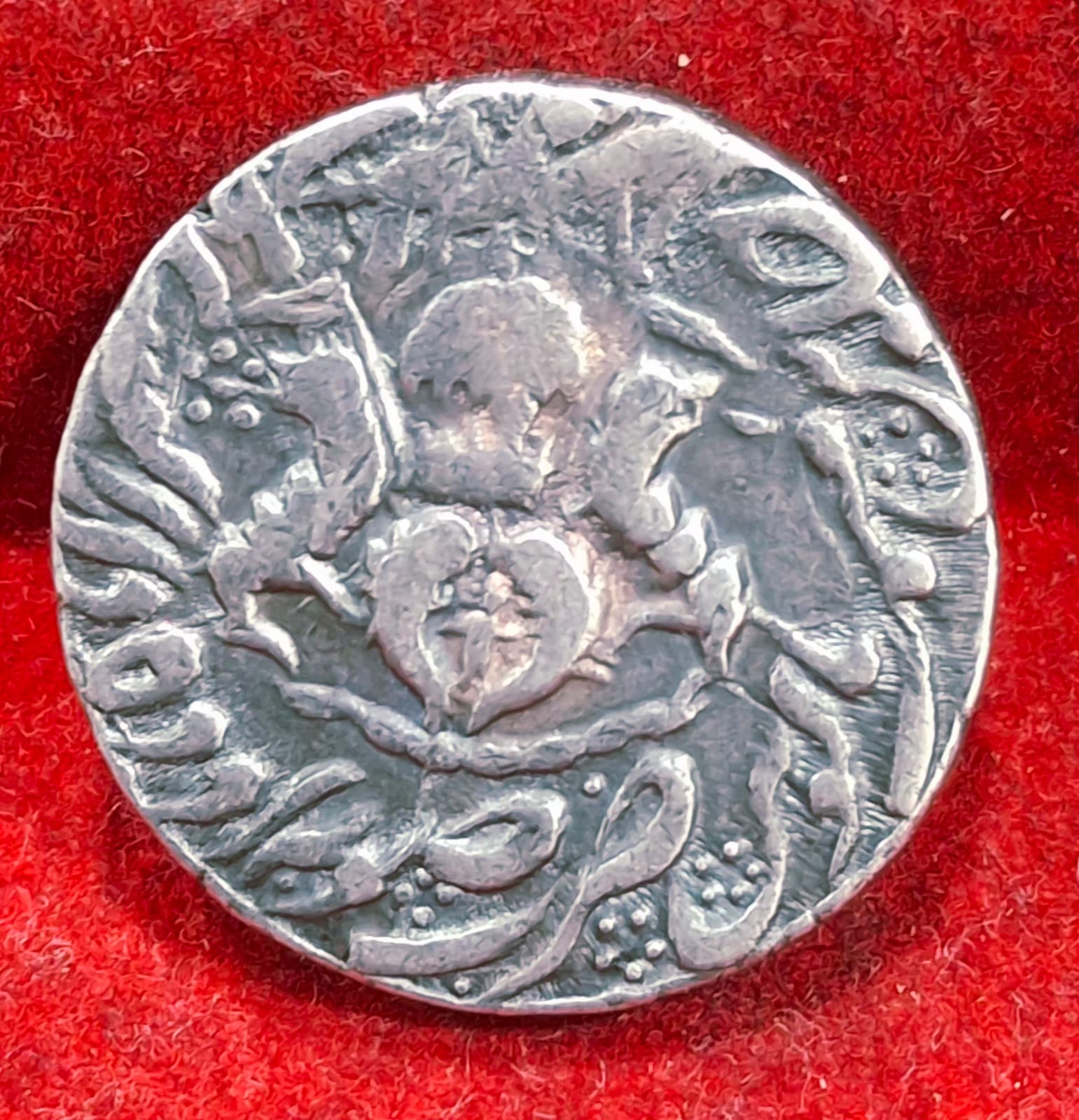 WhatsApp Image 2025-12-06 at 17.55.41_7609437b Indian princely states › Awad 1 Rupee (1829-1833) - Nasir-ud-Din Haidar Lucknow Rare Silver Coin #V-446 - Image 1